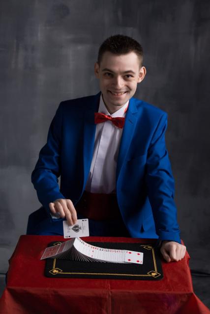 Iluzjonista Adrian Mitoraj