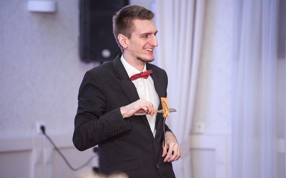 Iluzjonista Konrad Mościński